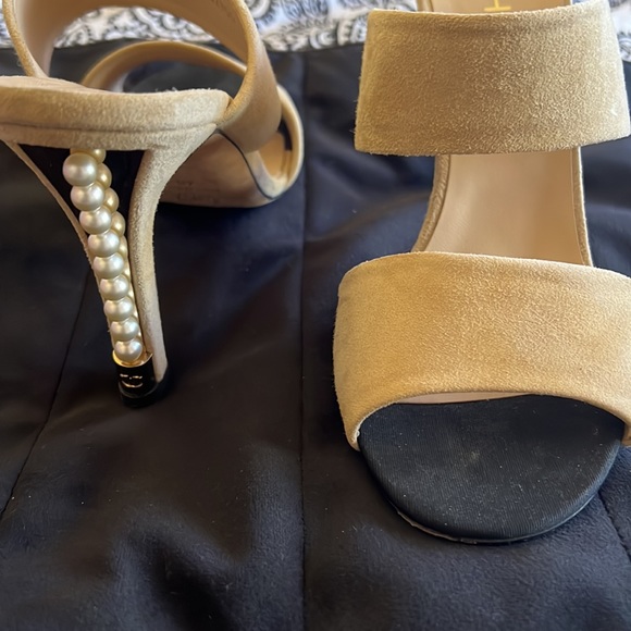 Like new condition. View images for better details of the item - Picture 3 of 4